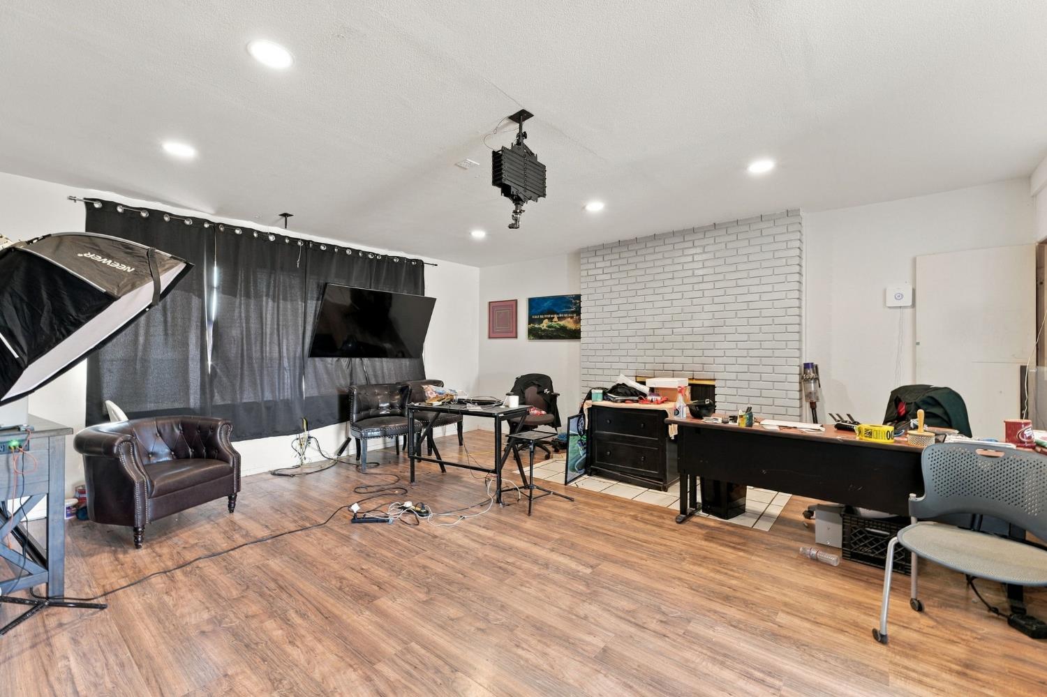 9333 E Belmont Ave, Sanger, CA 93657