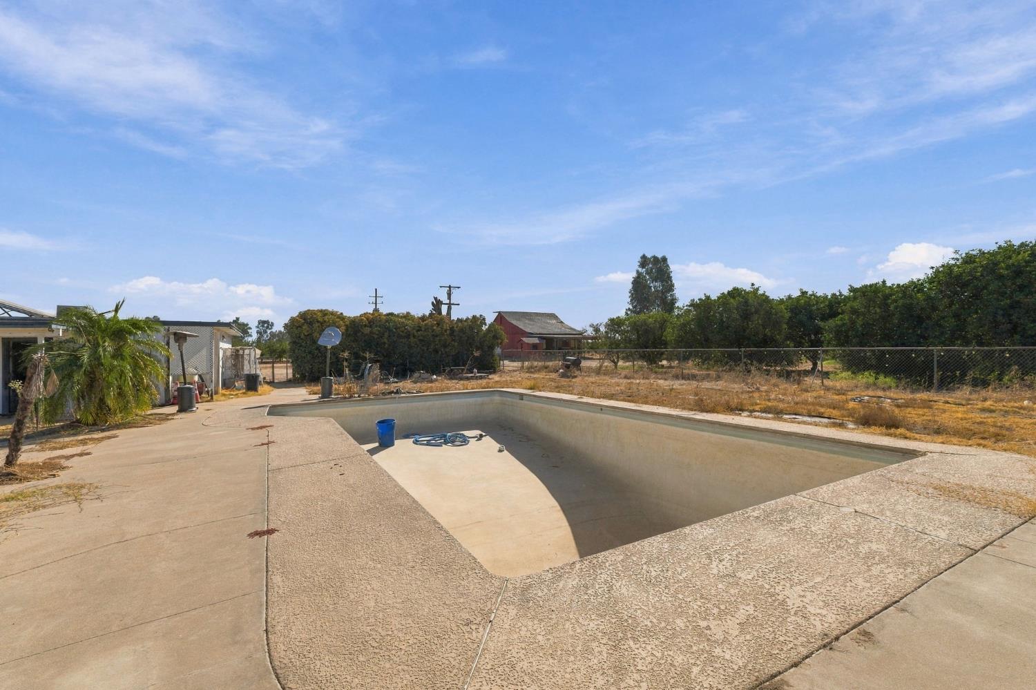 9333 E Belmont Ave, Sanger, CA 93657