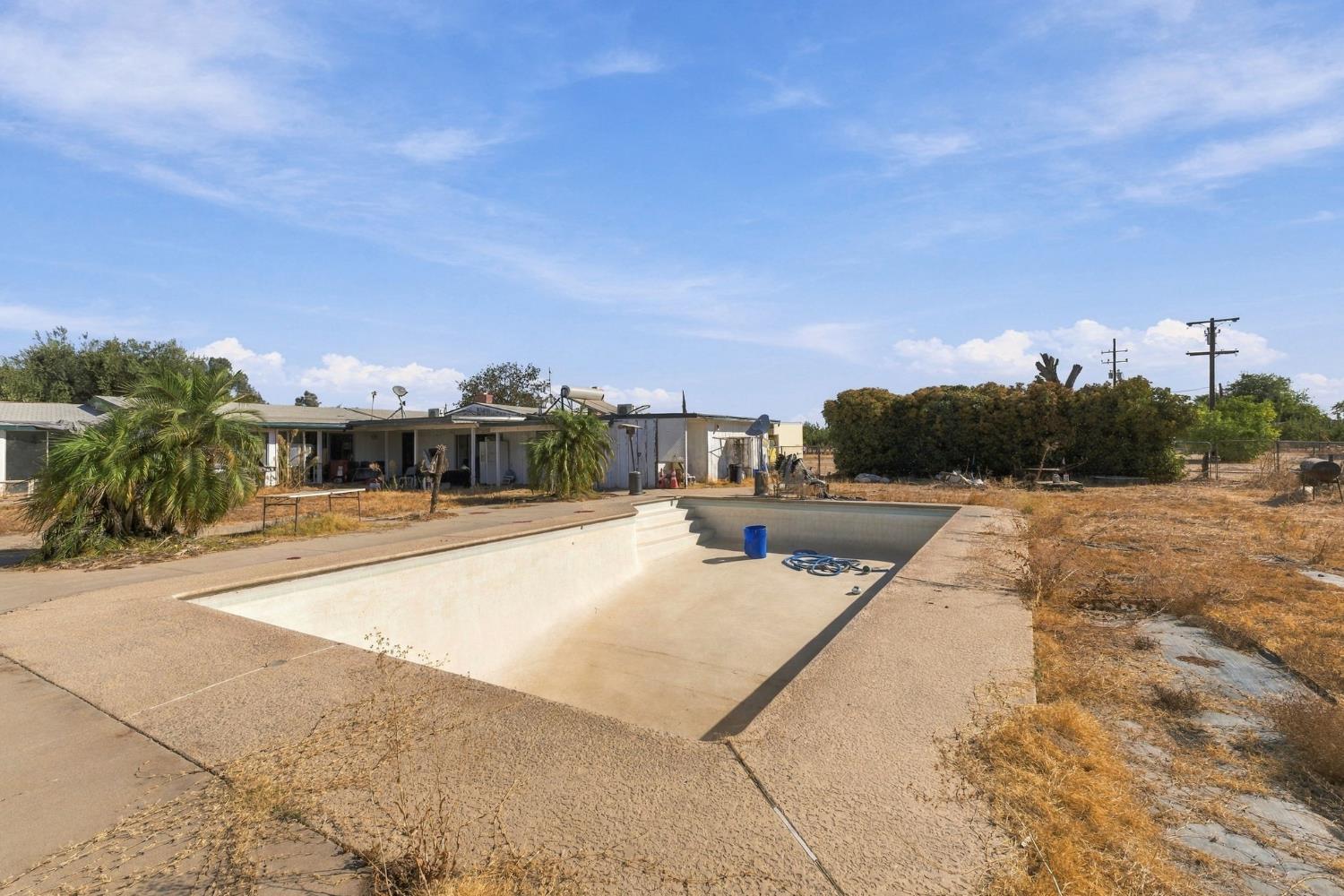 9333 E Belmont Ave, Sanger, CA 93657