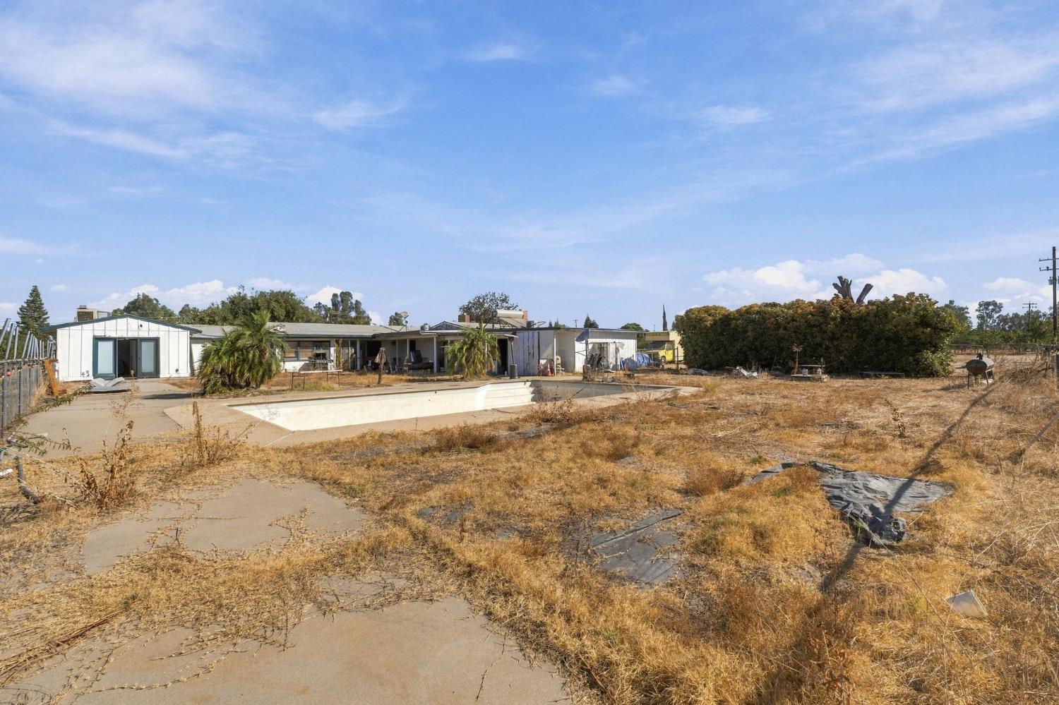 9333 E Belmont Ave, Sanger, CA 93657