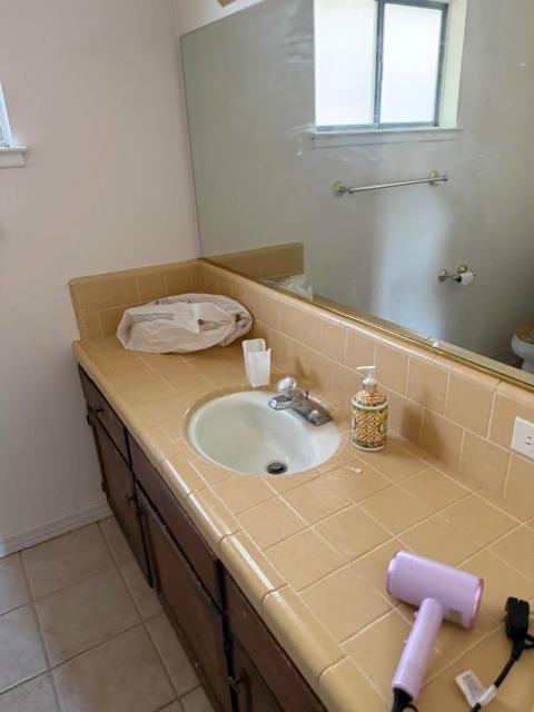 6664 N Whitney Ave, Fresno, CA 93710
