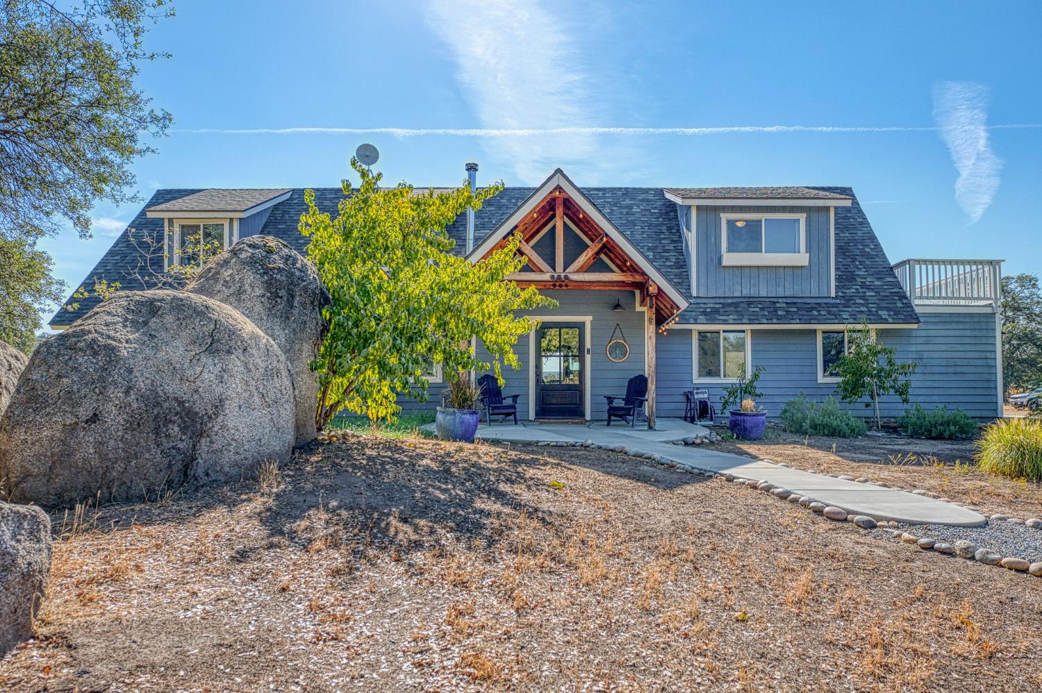 26826 Twin Ponds Rd, Clovis, CA 93619