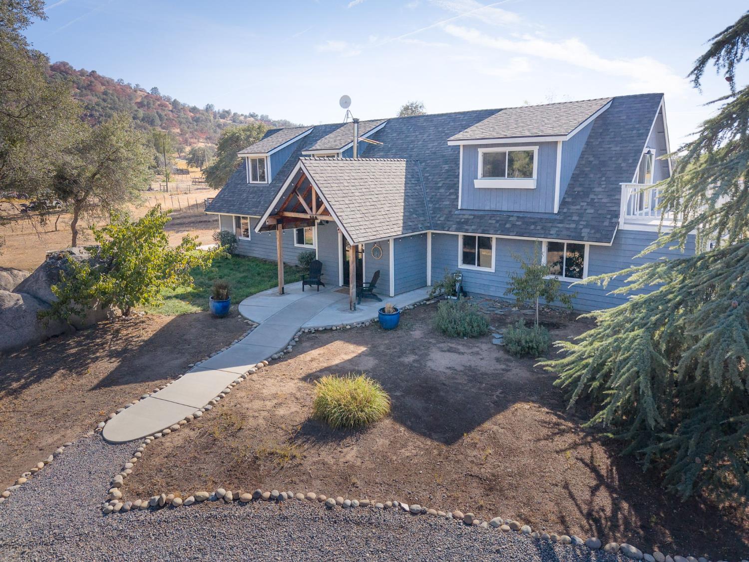 26826 Twin Ponds Rd, Clovis, CA 93619