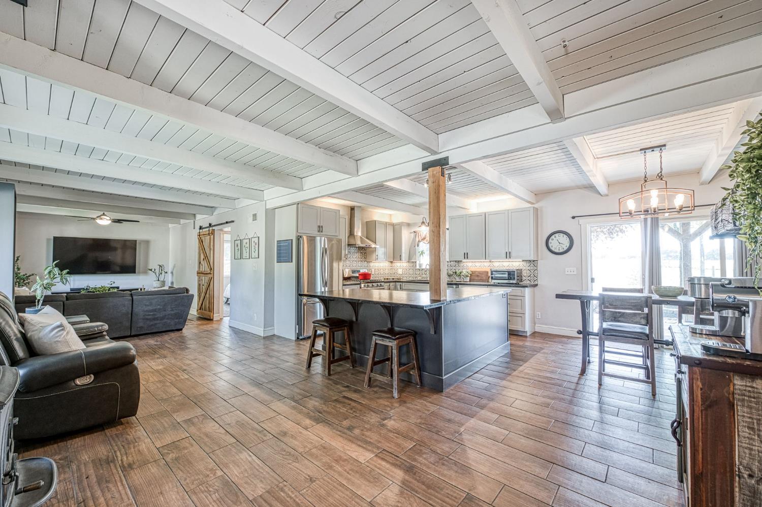 26826 Twin Ponds Rd, Clovis, CA 93619
