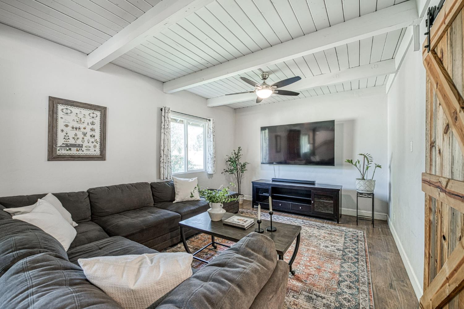 26826 Twin Ponds Rd, Clovis, CA 93619