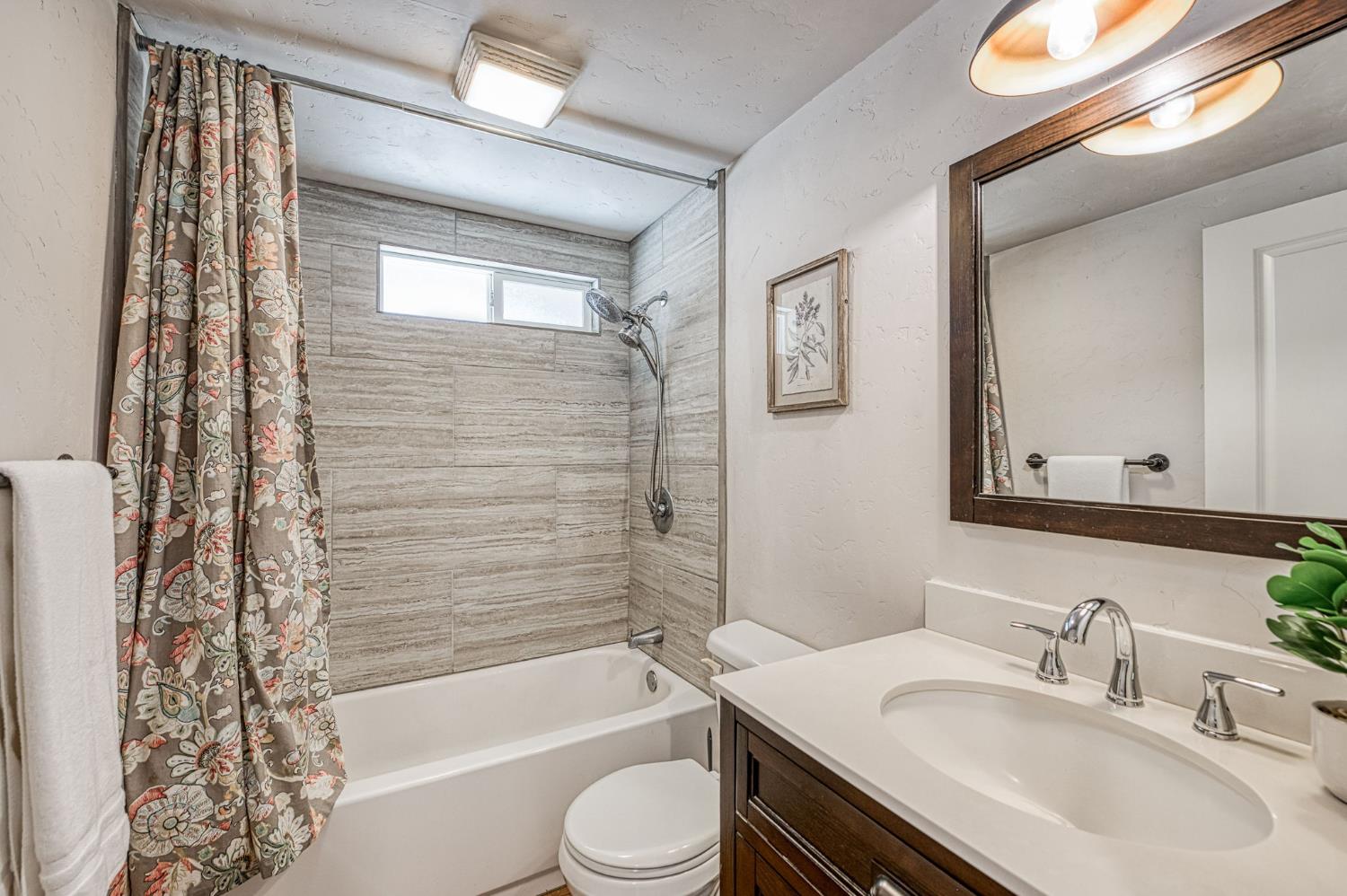 26826 Twin Ponds Rd, Clovis, CA 93619