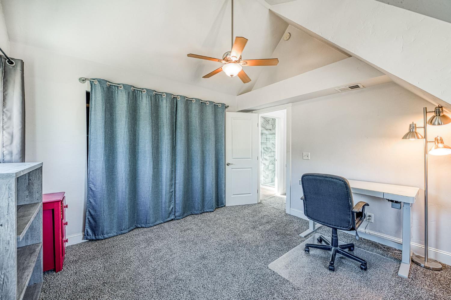 26826 Twin Ponds Rd, Clovis, CA 93619