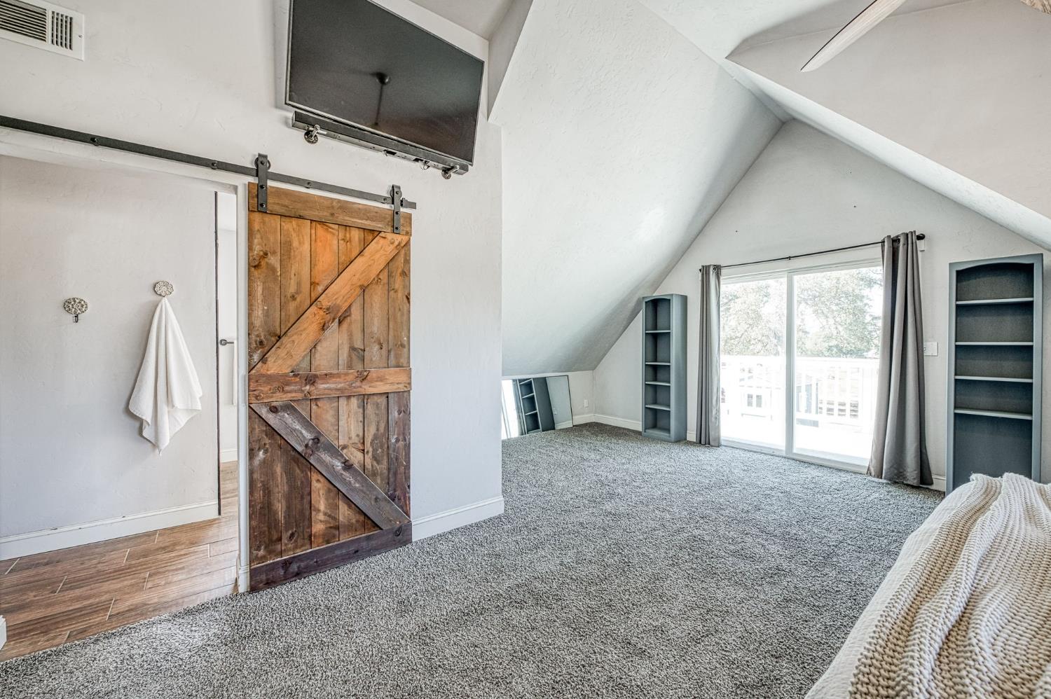 26826 Twin Ponds Rd, Clovis, CA 93619