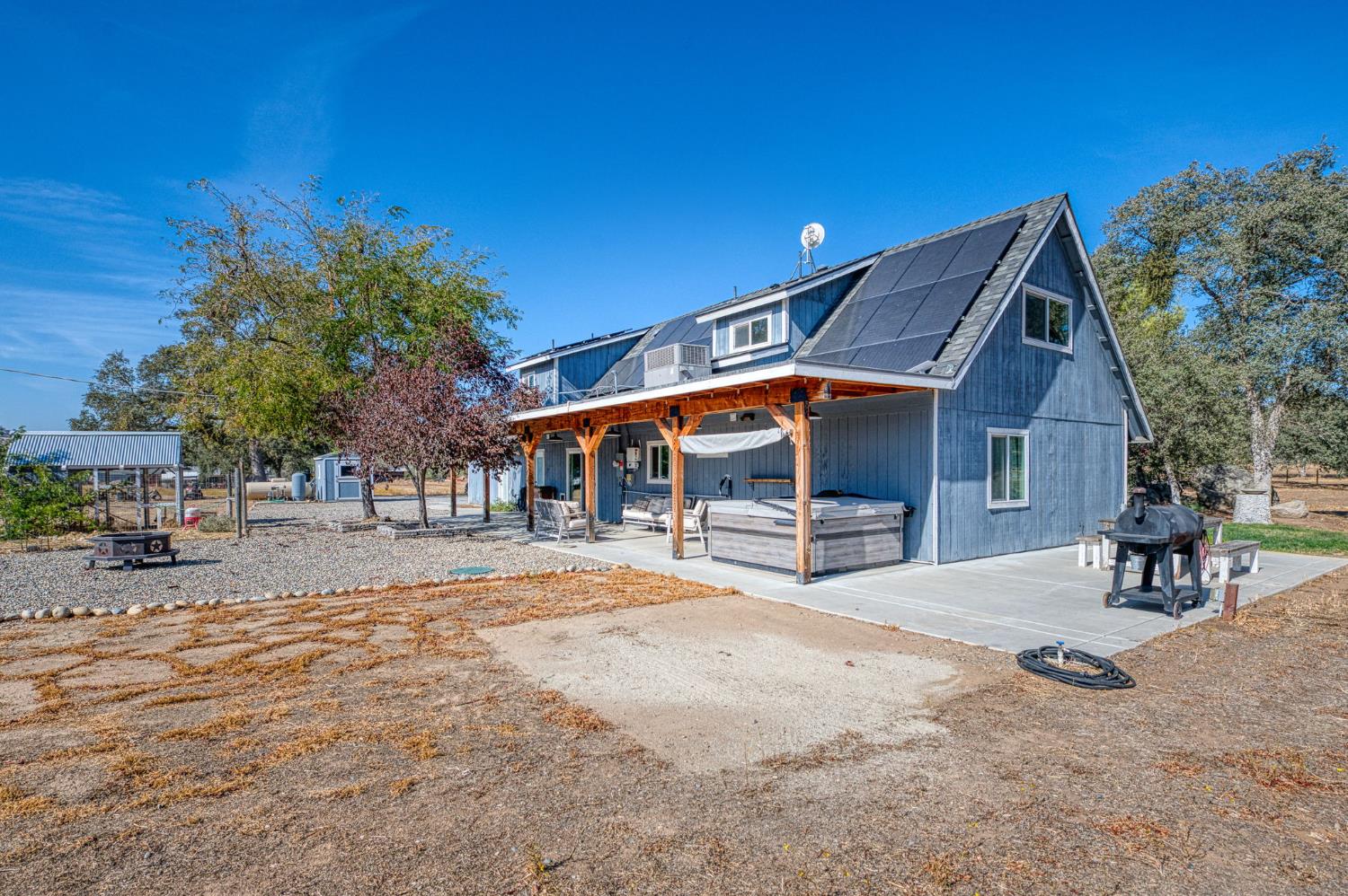 26826 Twin Ponds Rd, Clovis, CA 93619
