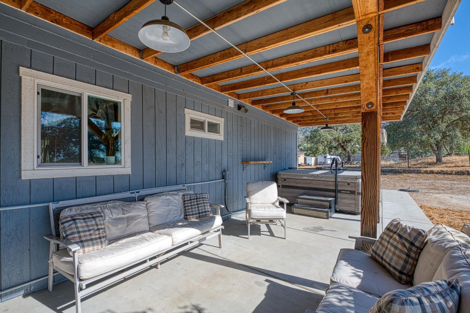 26826 Twin Ponds Rd, Clovis, CA 93619