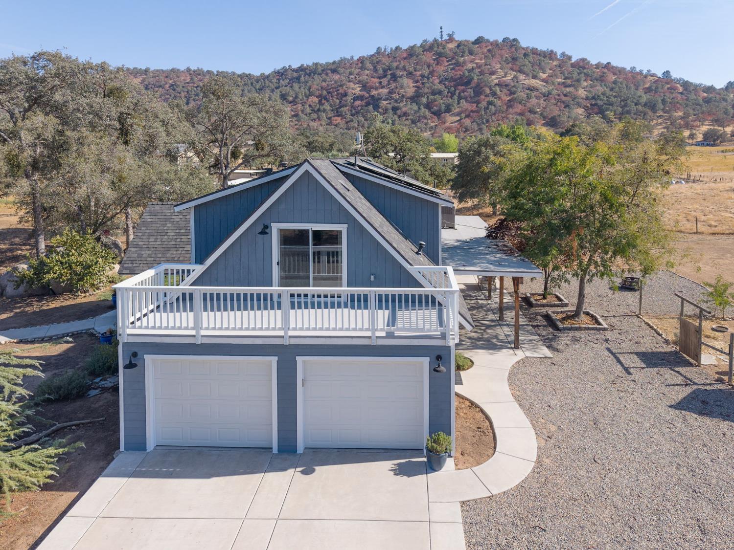 26826 Twin Ponds Rd, Clovis, CA 93619