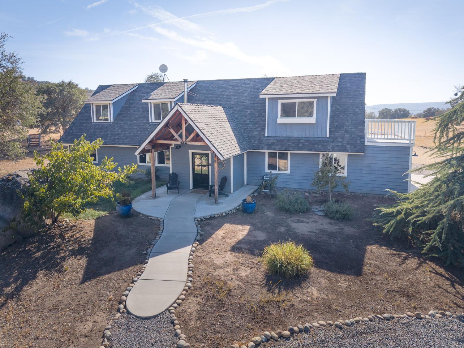 26826 Twin Ponds Rd, Clovis, CA 93619