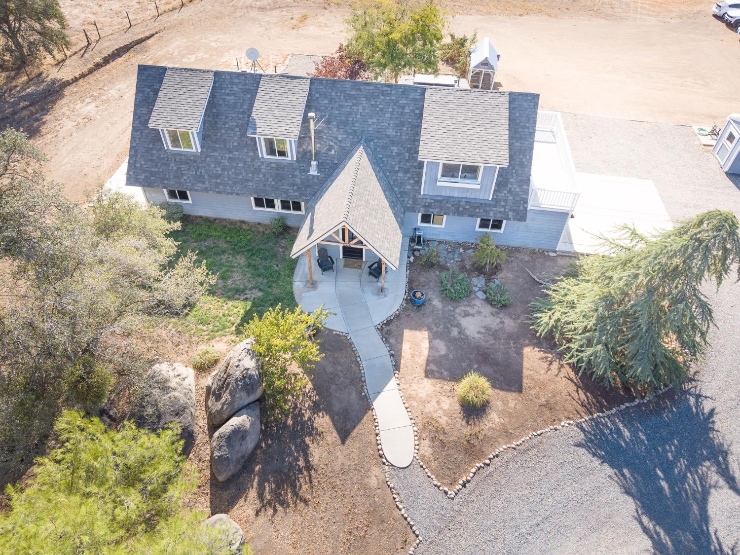 26826 Twin Ponds Rd, Clovis, CA 93619