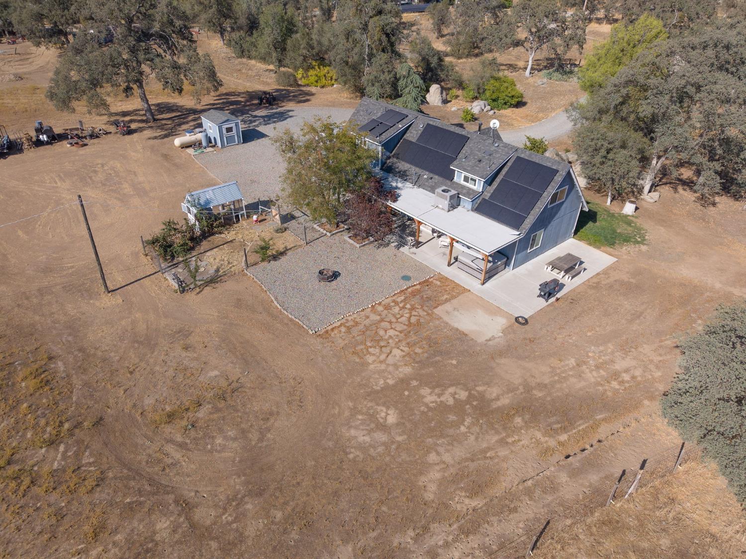 26826 Twin Ponds Rd, Clovis, CA 93619