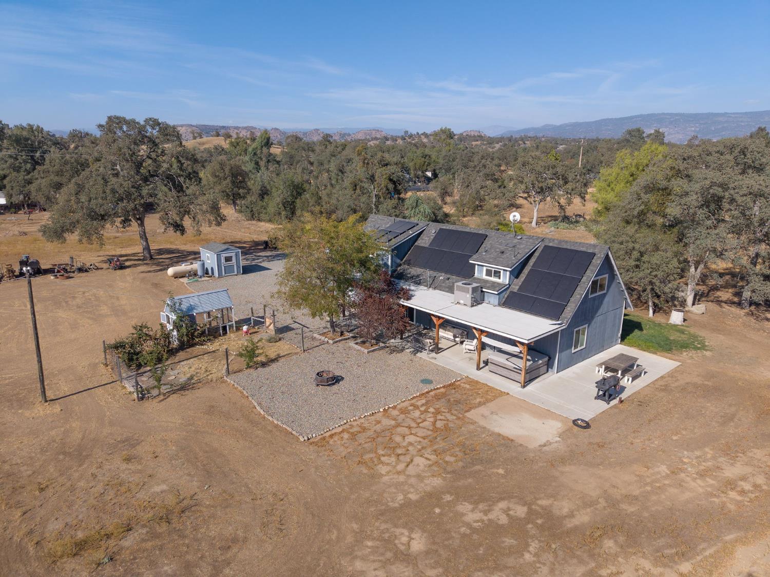 26826 Twin Ponds Rd, Clovis, CA 93619