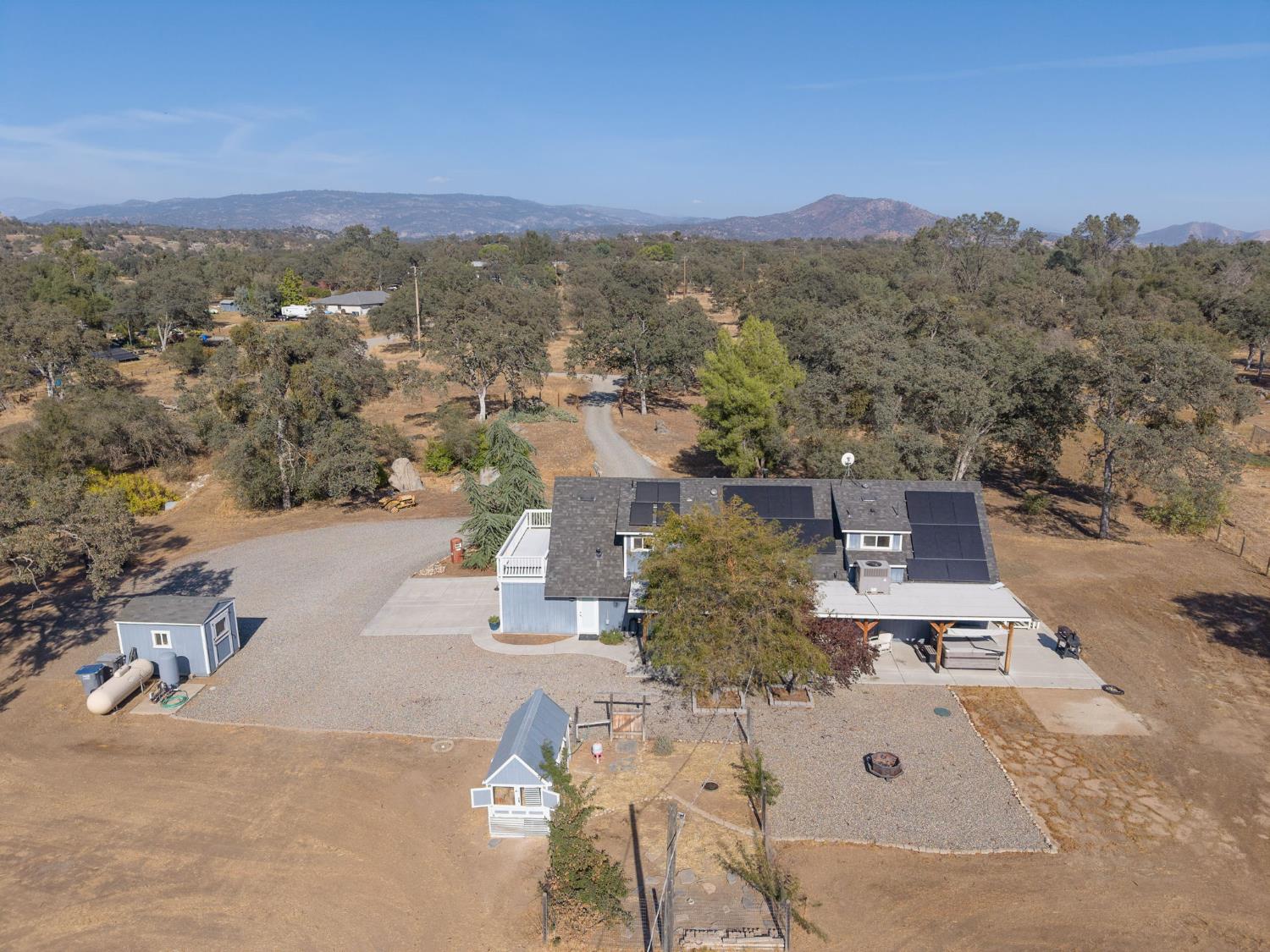 26826 Twin Ponds Rd, Clovis, CA 93619