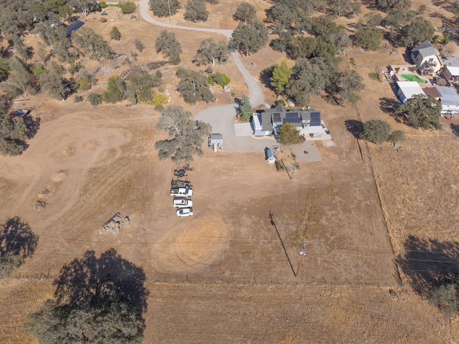 26826 Twin Ponds Rd, Clovis, CA 93619