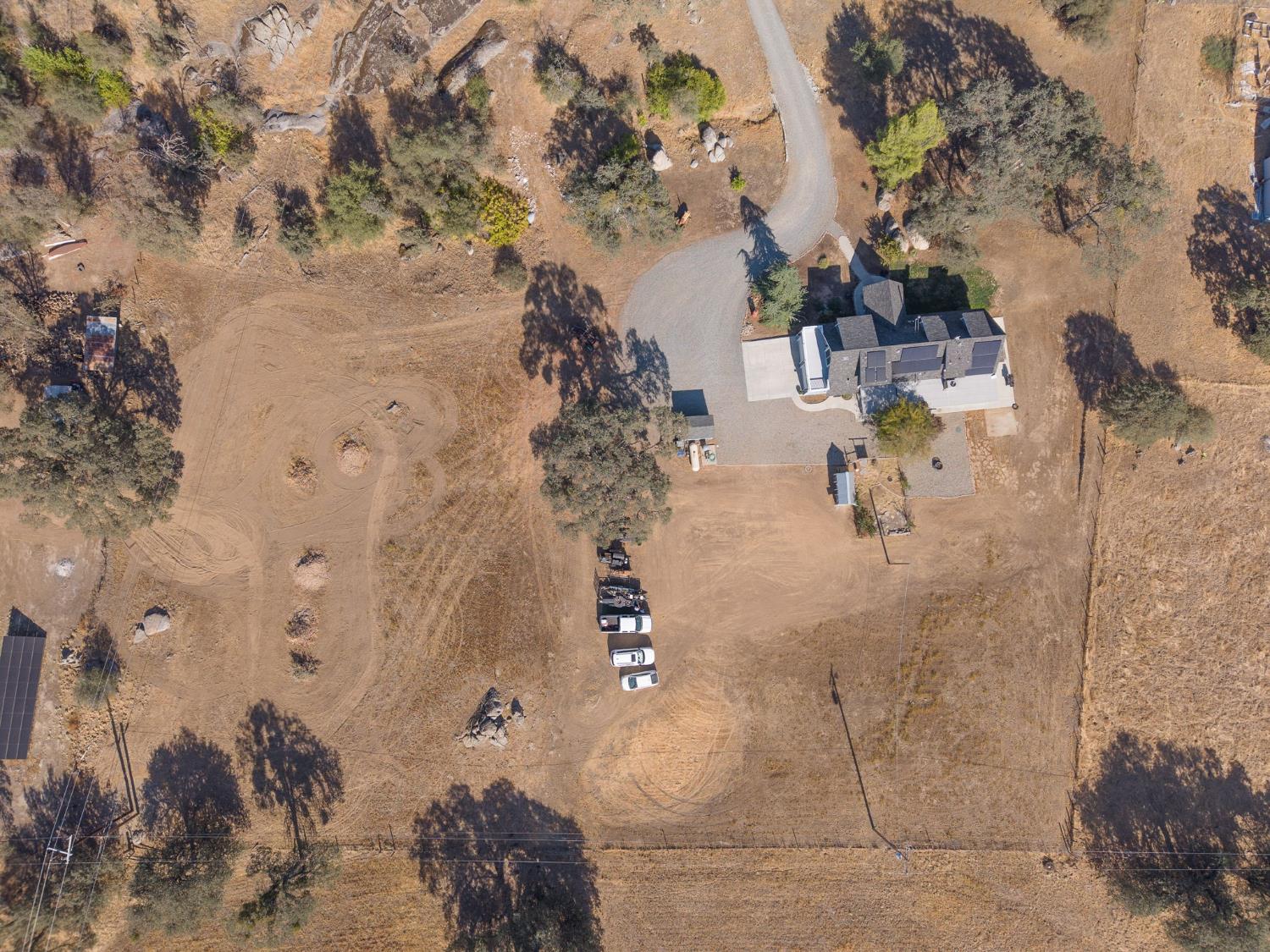 26826 Twin Ponds Rd, Clovis, CA 93619