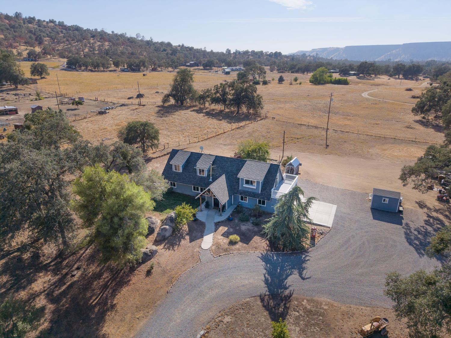 26826 Twin Ponds Rd, Clovis, CA 93619