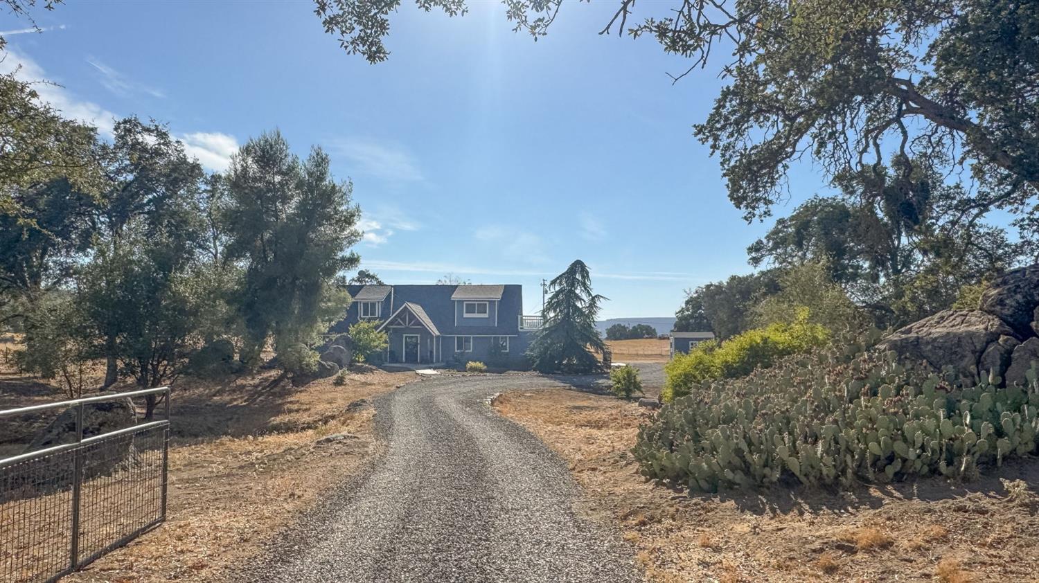 26826 Twin Ponds Rd, Clovis, CA 93619
