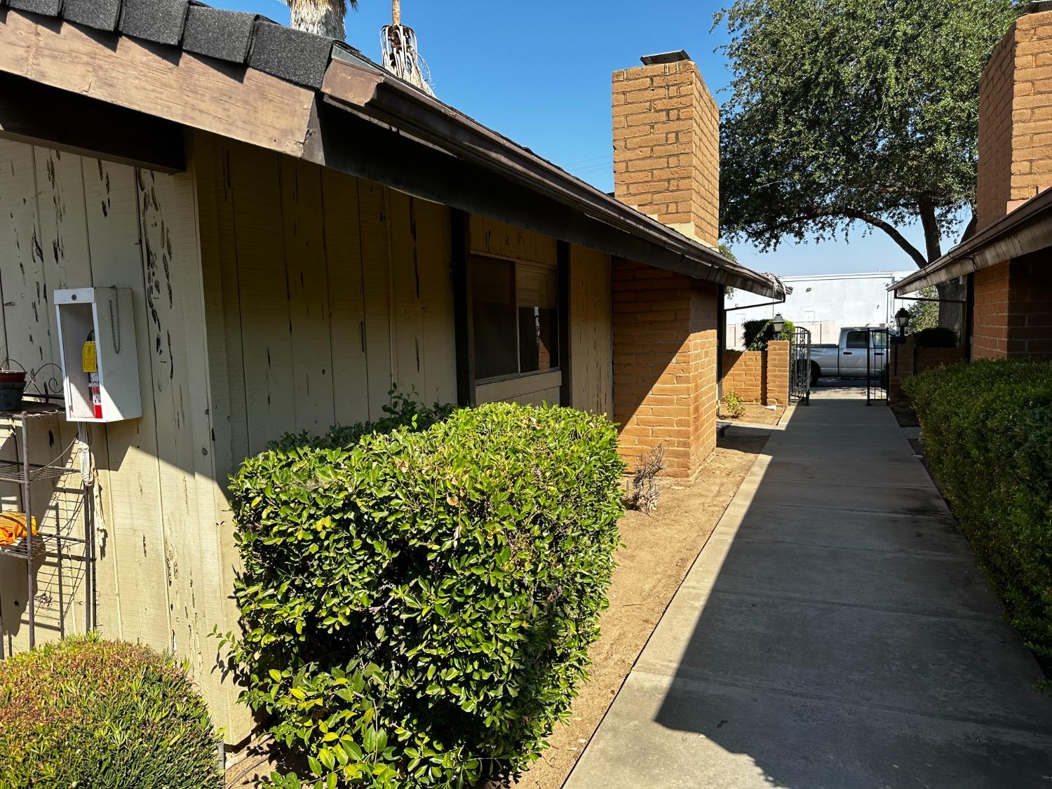 1493 W Fairmont Ave, Fresno, CA 93705