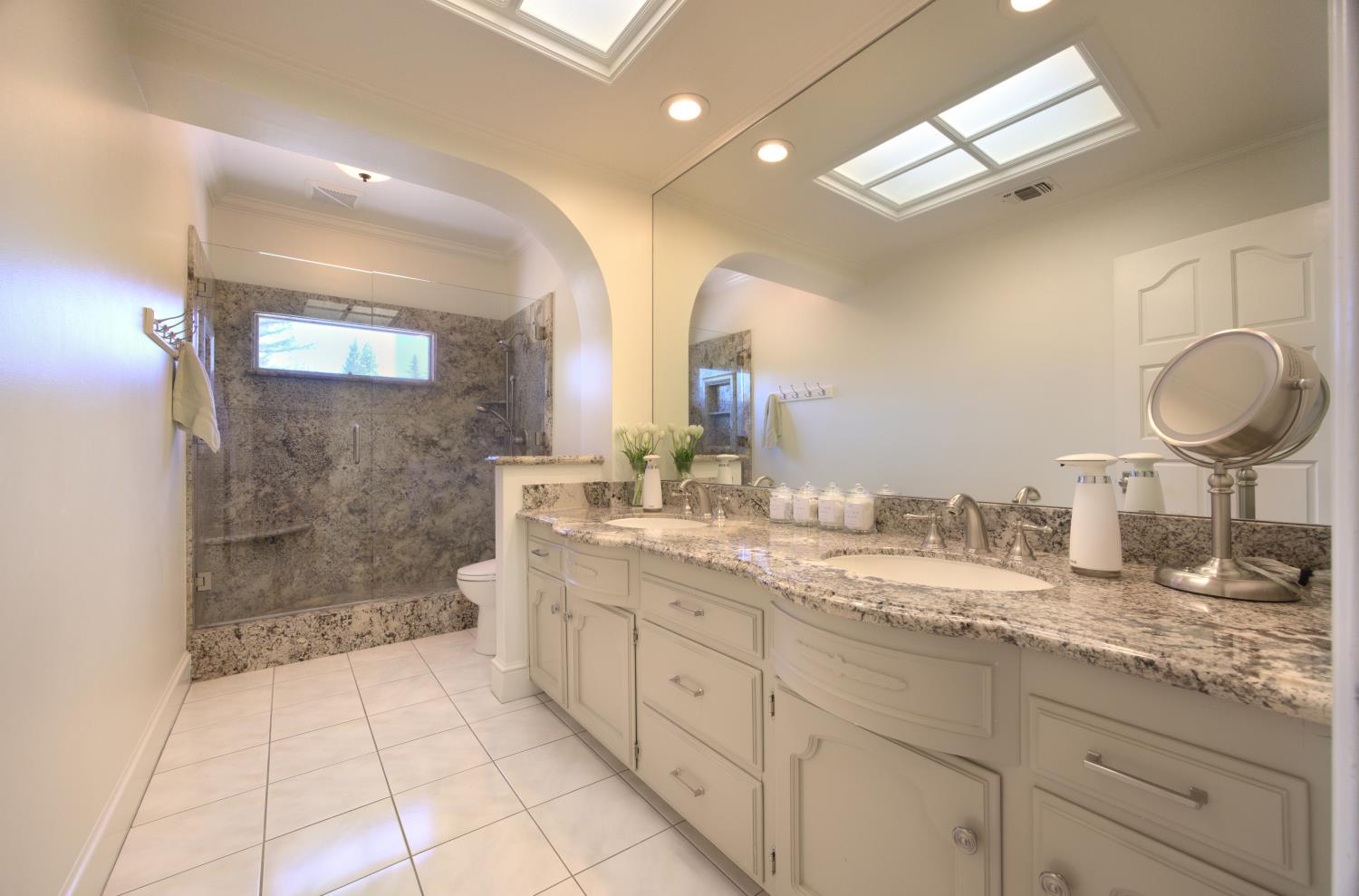 813 E Ashcroft Ave, Fresno, CA 93704