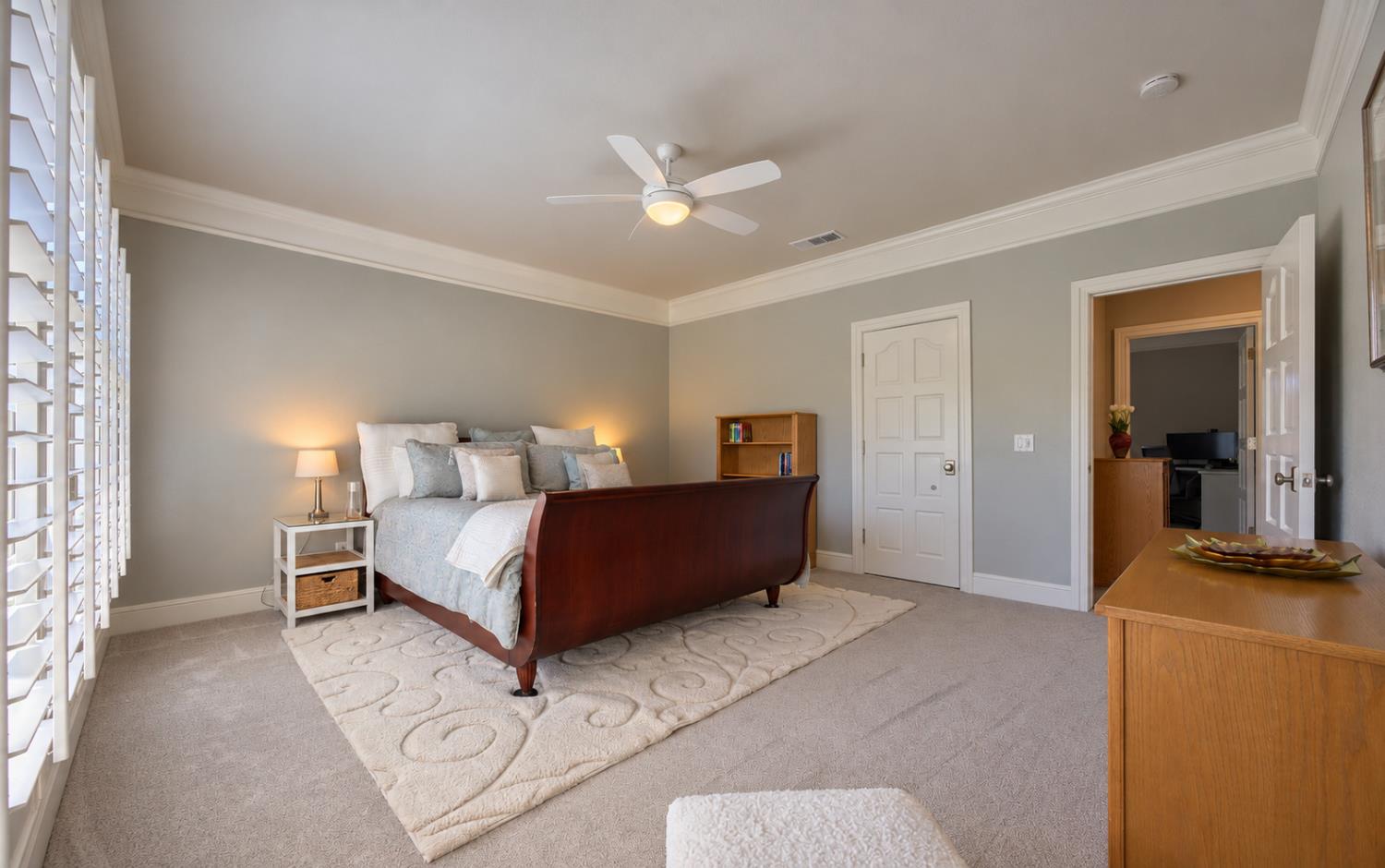 813 E Ashcroft Ave, Fresno, CA 93704