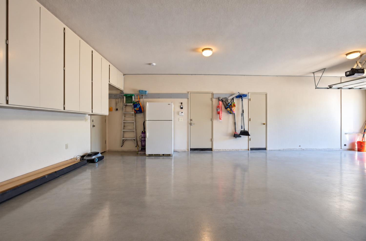 813 E Ashcroft Ave, Fresno, CA 93704