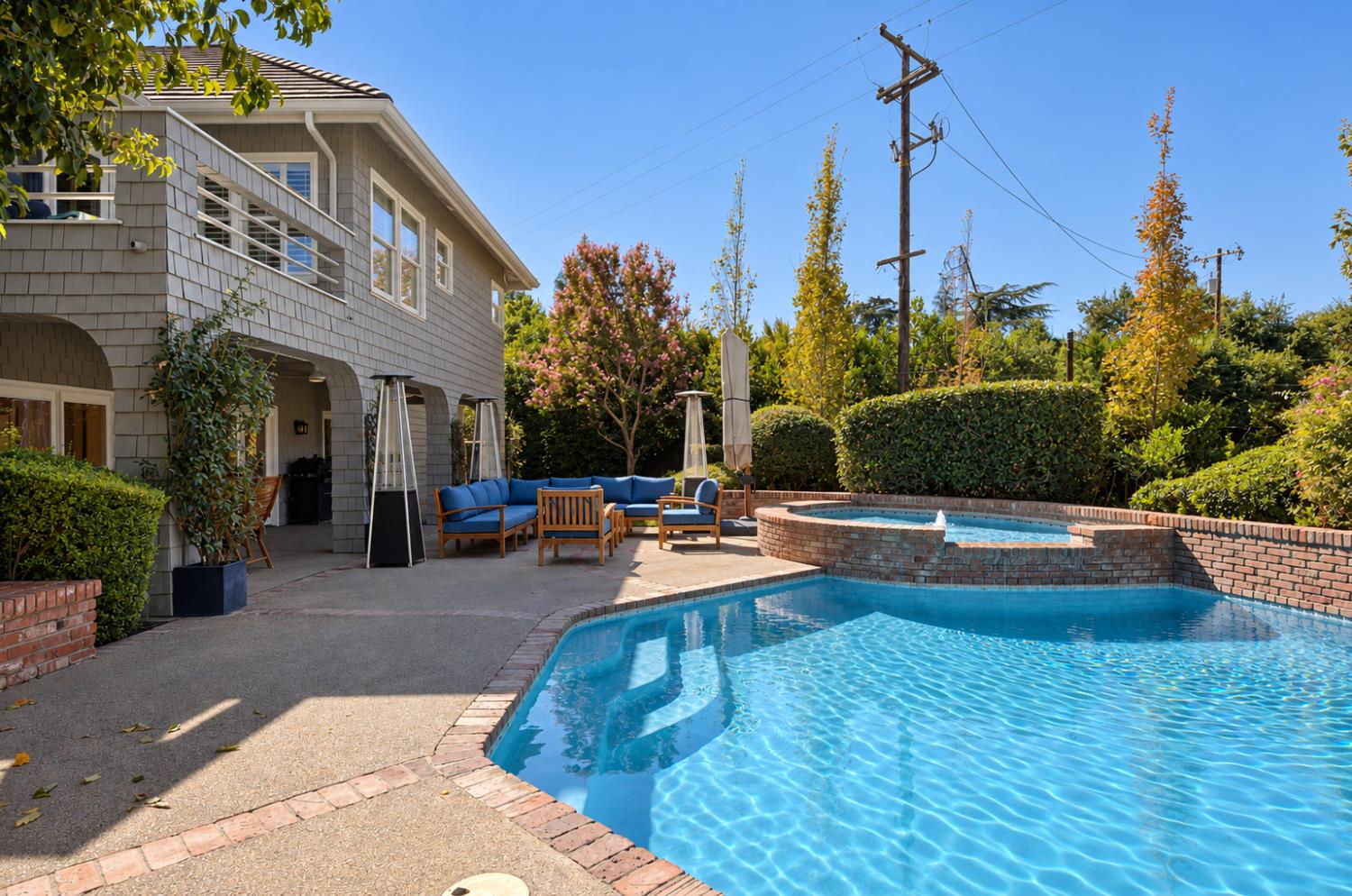 813 E Ashcroft Ave, Fresno, CA 93704