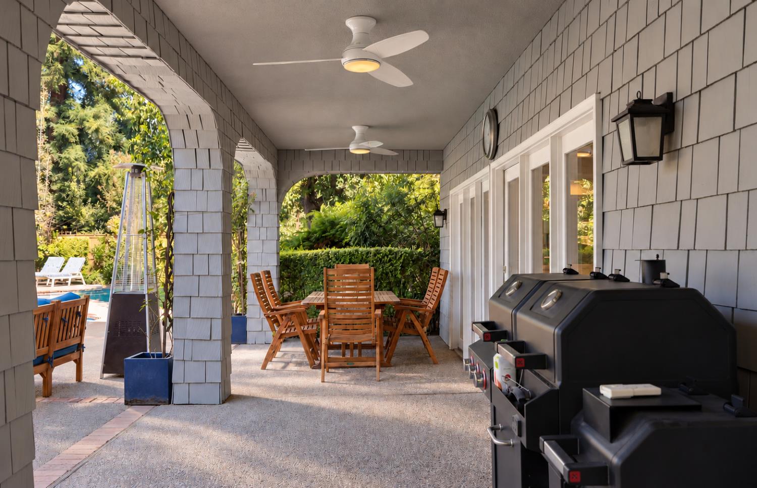 813 E Ashcroft Ave, Fresno, CA 93704