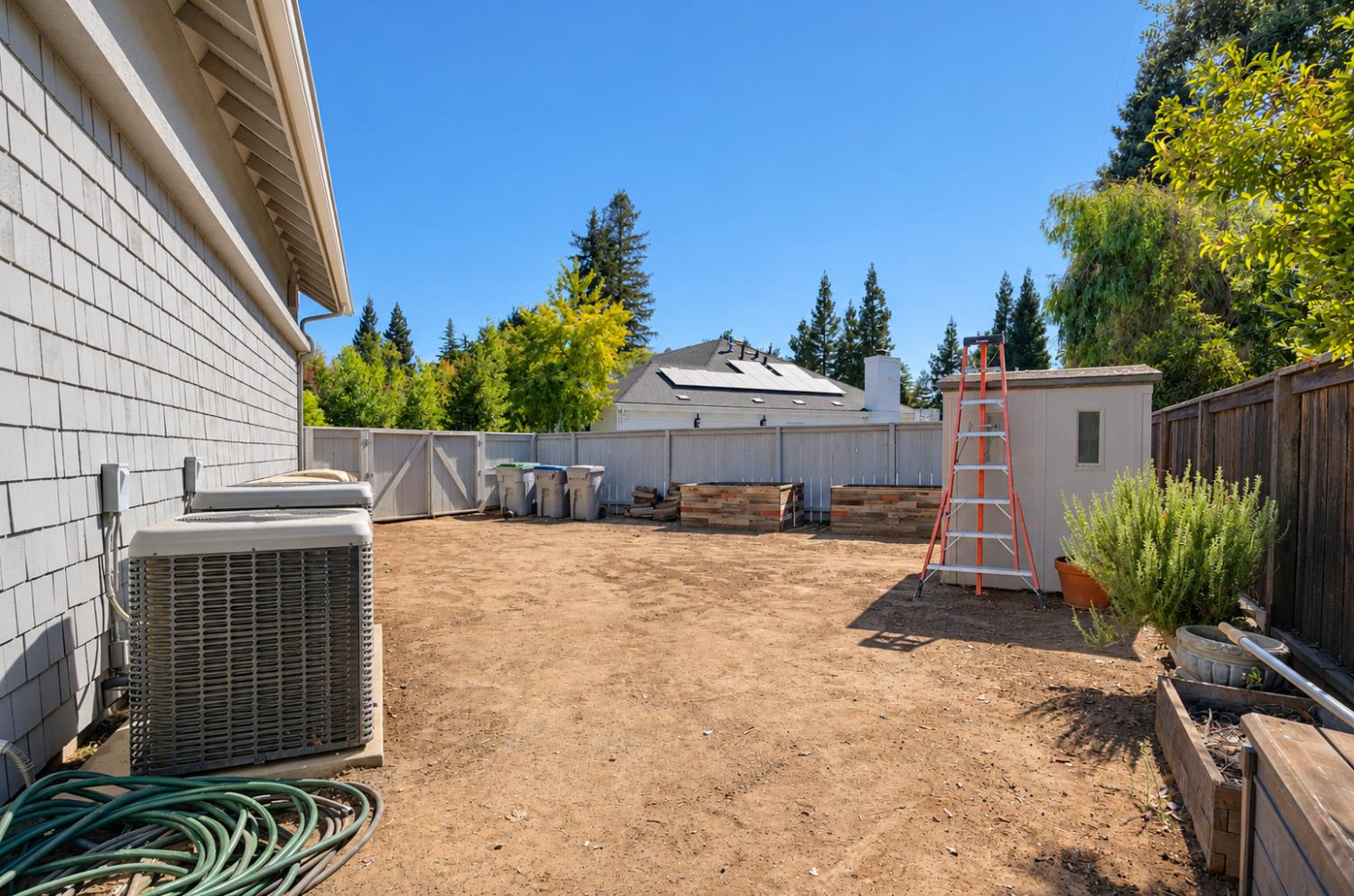 813 E Ashcroft Ave, Fresno, CA 93704