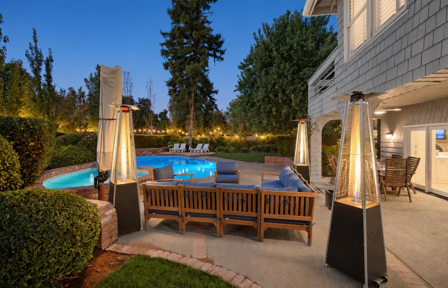 813 E Ashcroft Ave, Fresno, CA 93704