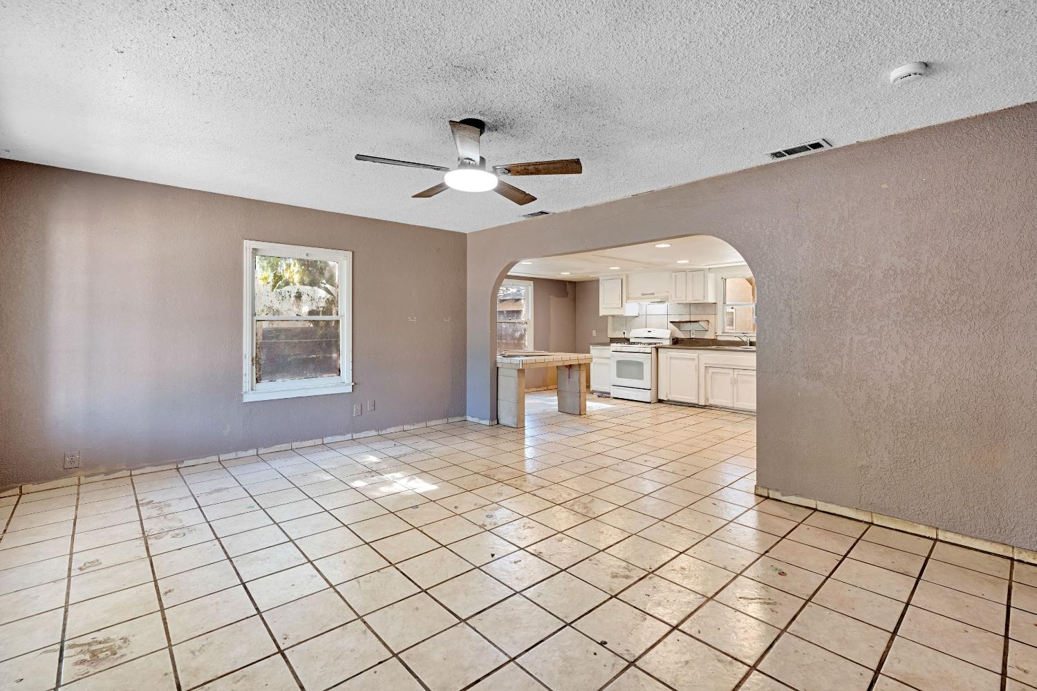 1661 N 7Th St, Fresno, CA 93703