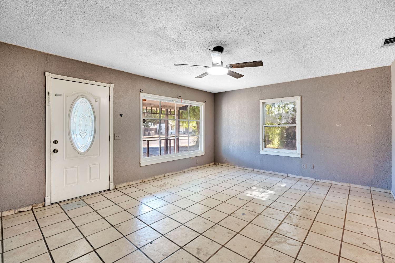 1661 N 7Th St, Fresno, CA 93703