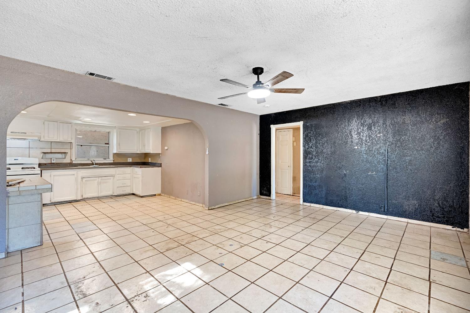 1661 N 7Th St, Fresno, CA 93703