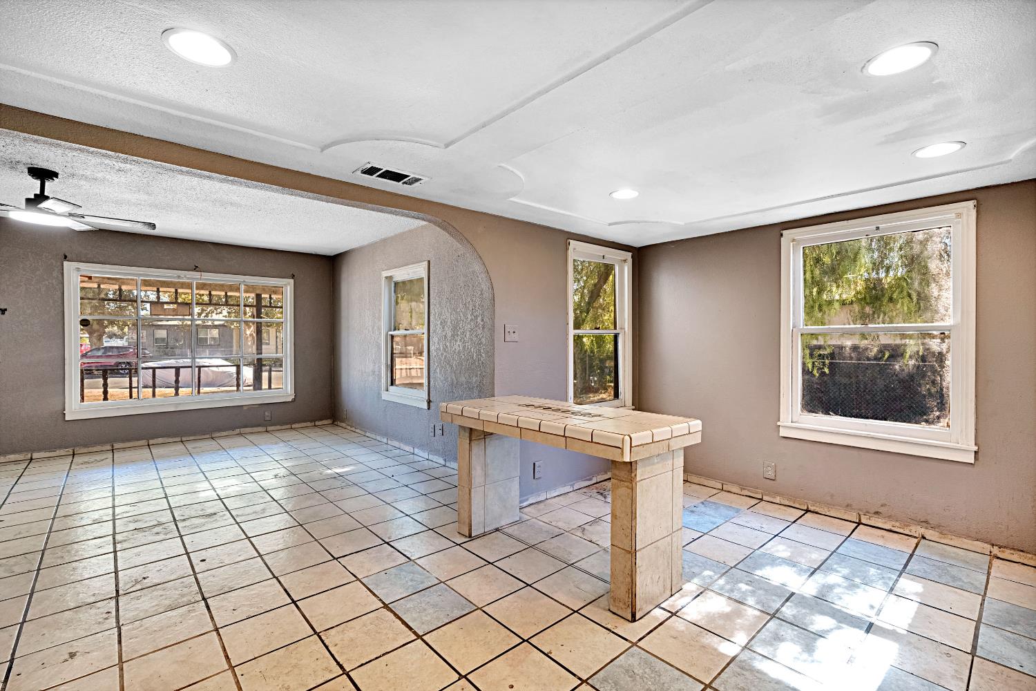 1661 N 7Th St, Fresno, CA 93703