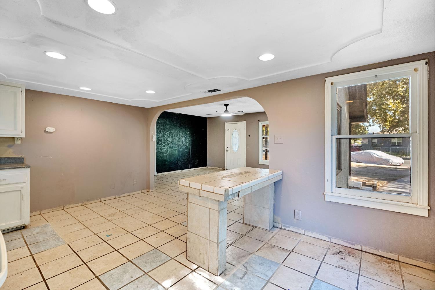 1661 N 7Th St, Fresno, CA 93703