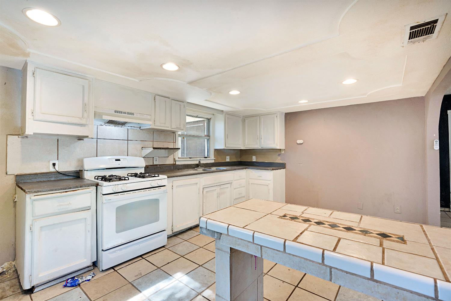 1661 N 7Th St, Fresno, CA 93703