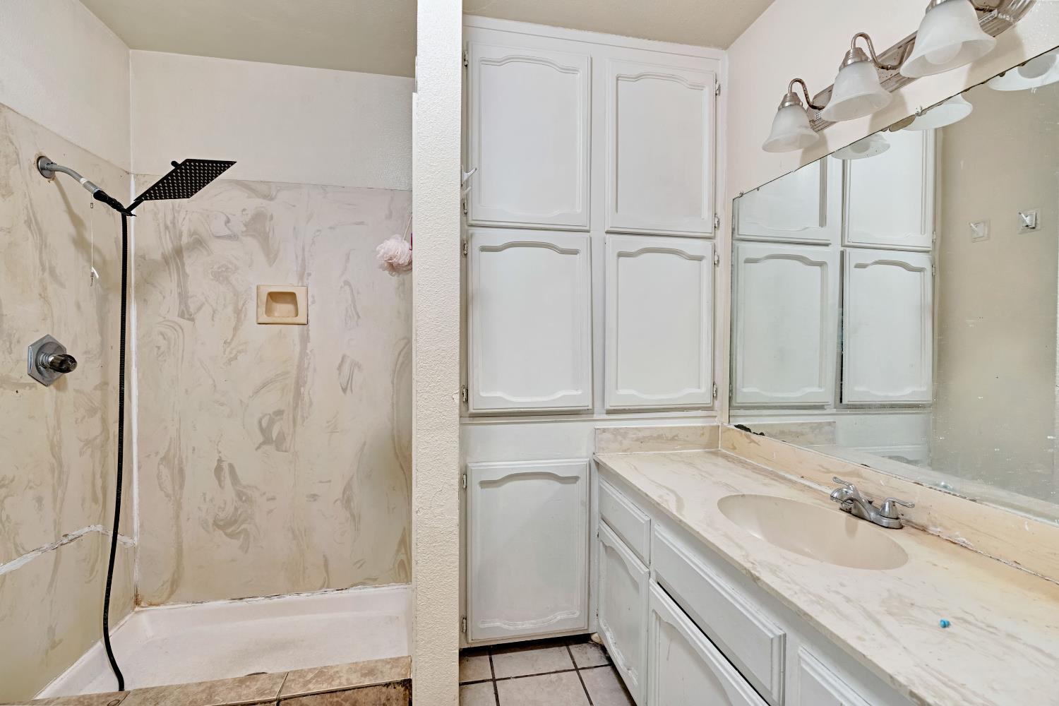 1661 N 7Th St, Fresno, CA 93703