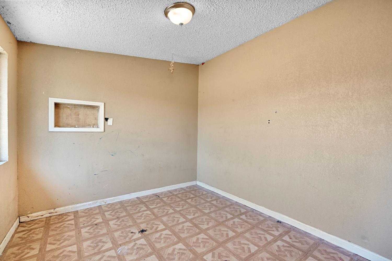 1661 N 7Th St, Fresno, CA 93703