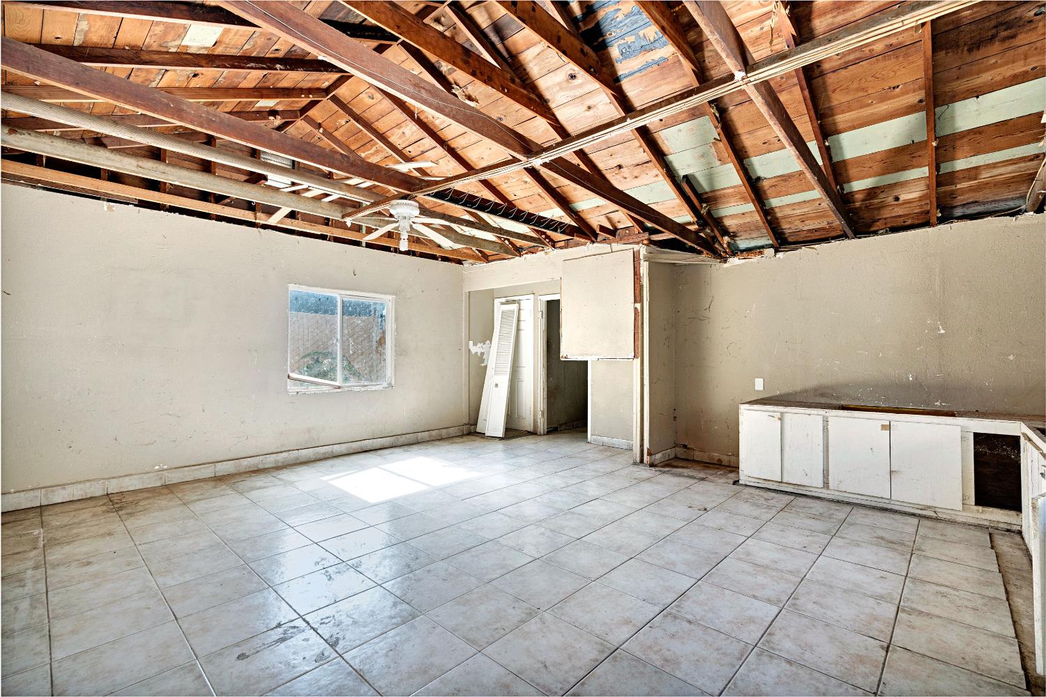 1661 N 7Th St, Fresno, CA 93703