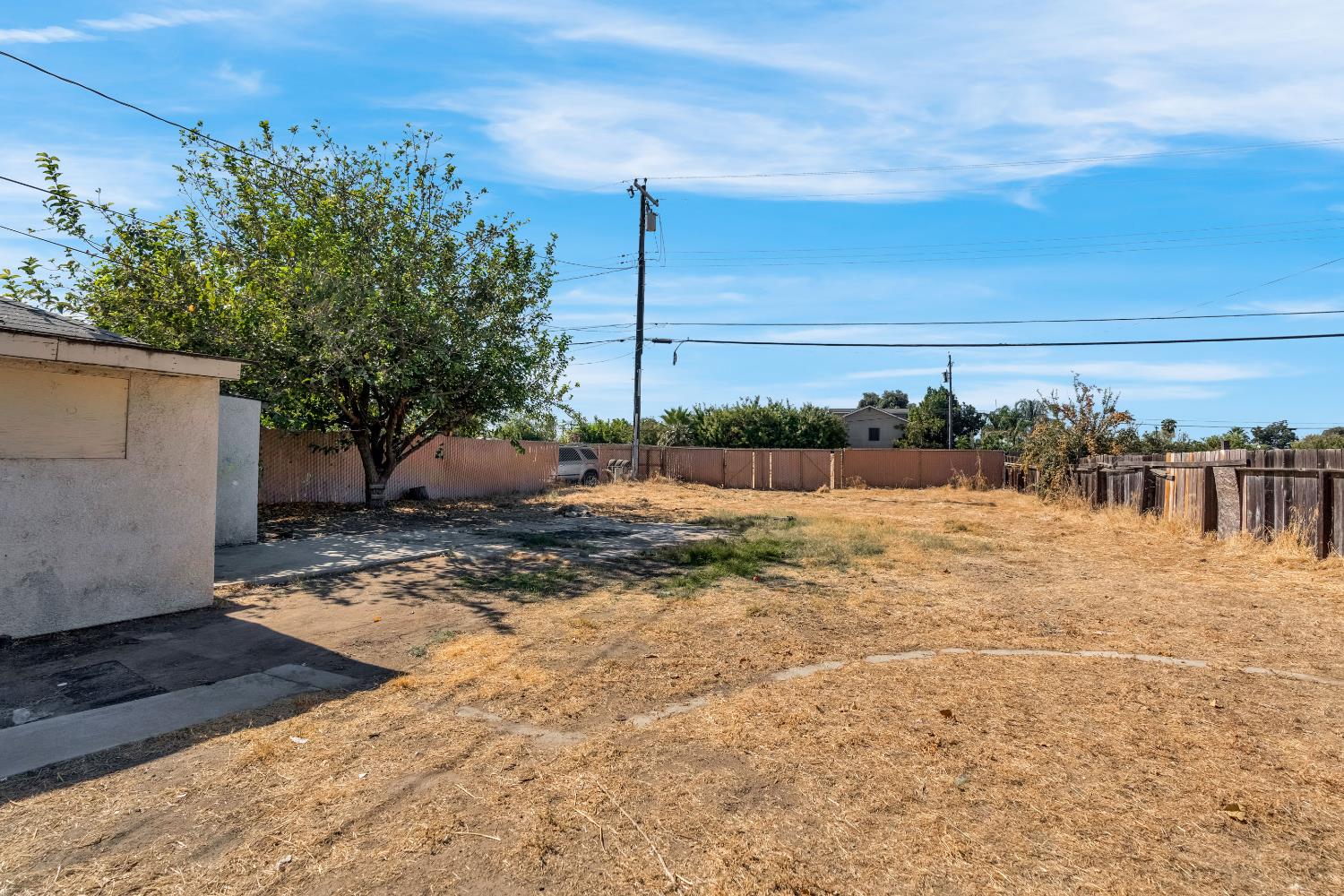 1661 N 7Th St, Fresno, CA 93703
