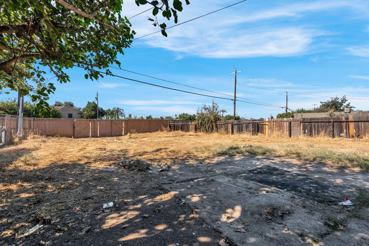 1661 N 7Th St, Fresno, CA 93703
