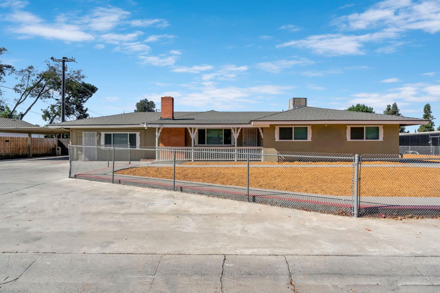 337 N Chinowth, Visalia, CA 93291