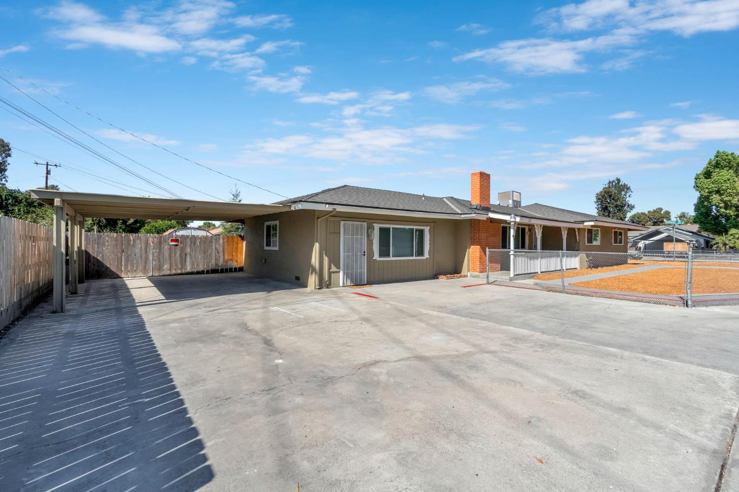 337 N Chinowth, Visalia, CA 93291
