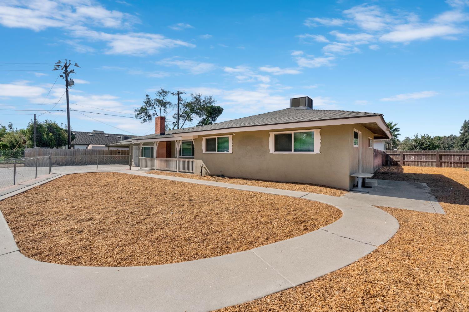 337 N Chinowth, Visalia, CA 93291