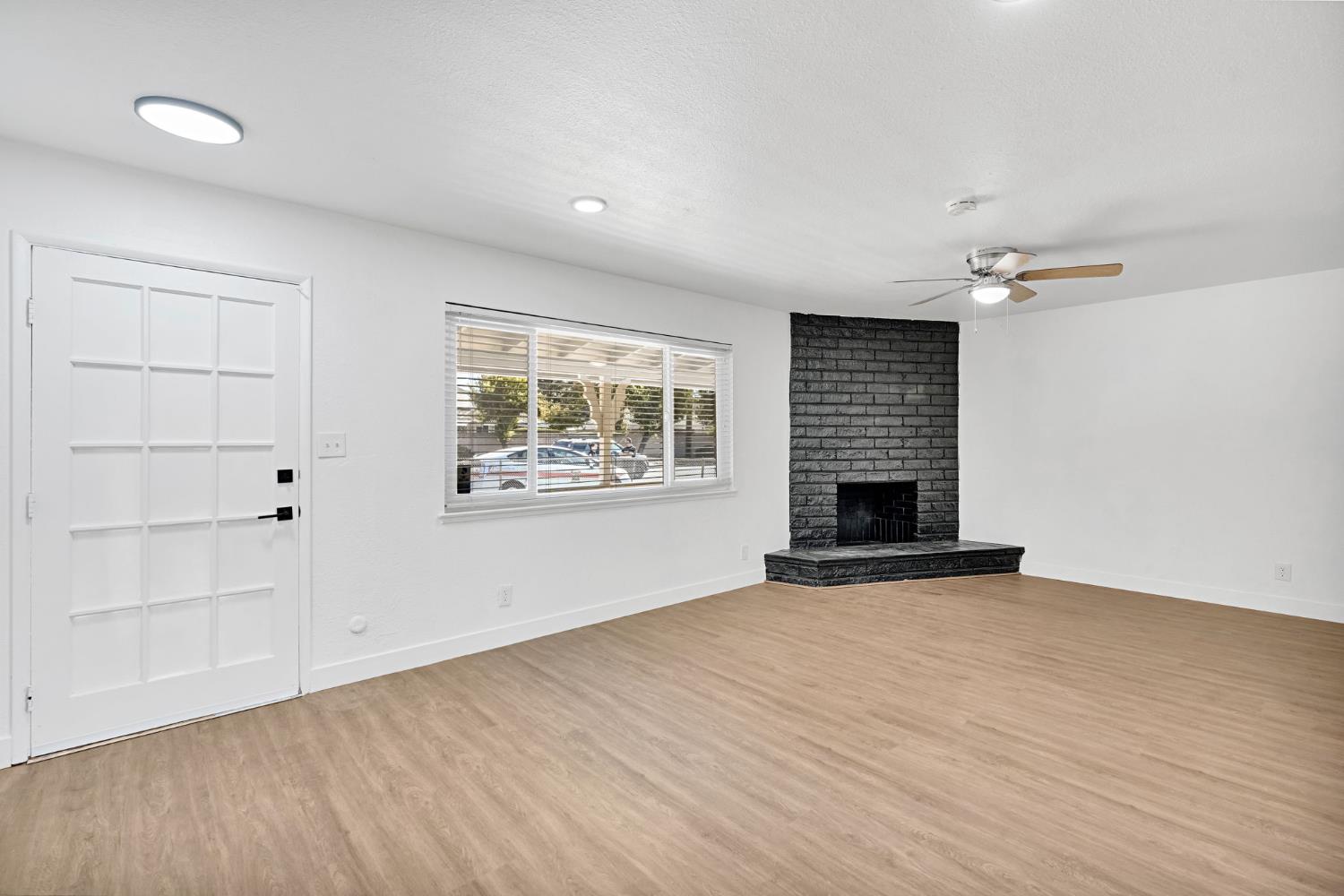 337 N Chinowth, Visalia, CA 93291