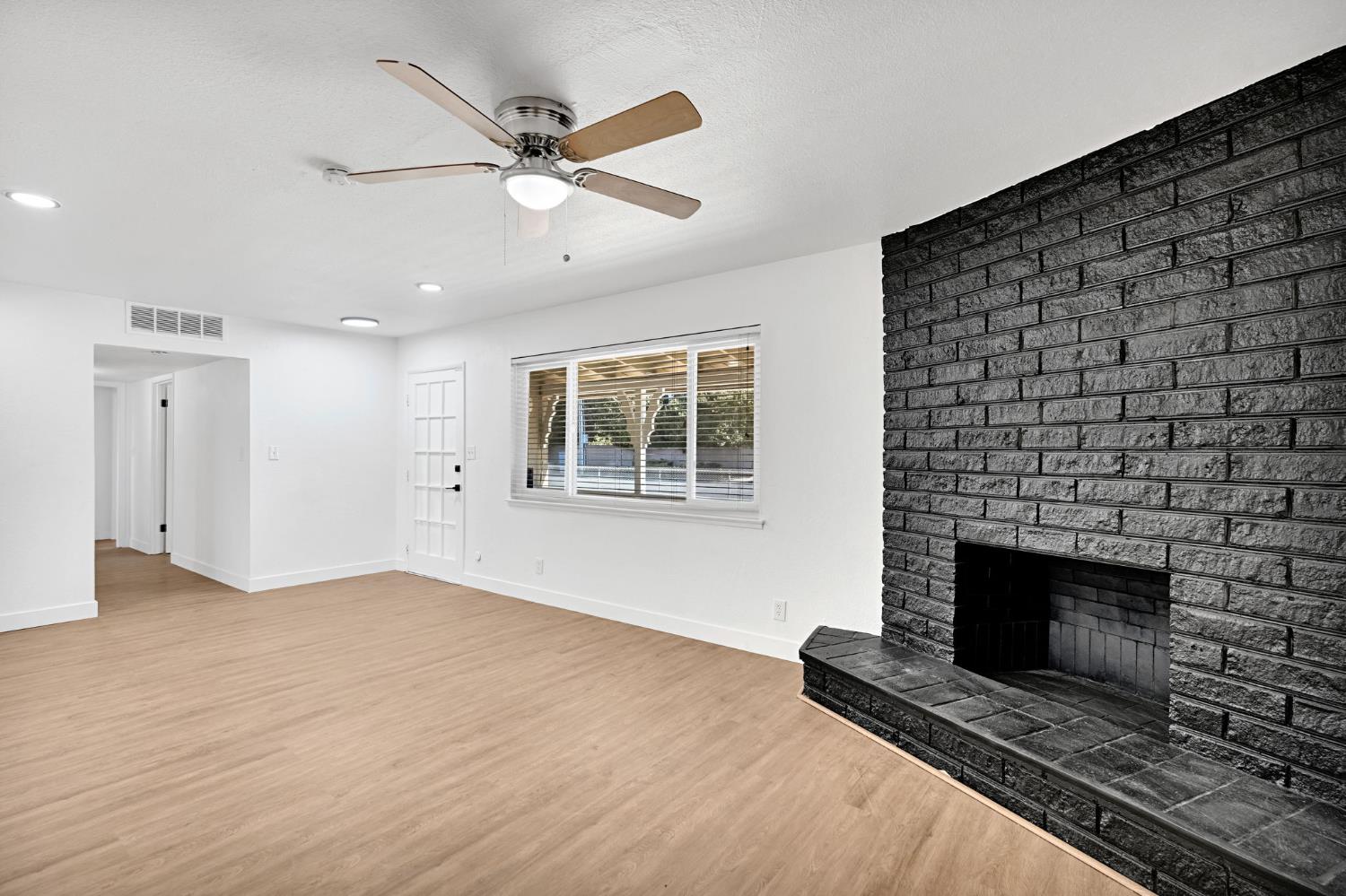 337 N Chinowth, Visalia, CA 93291