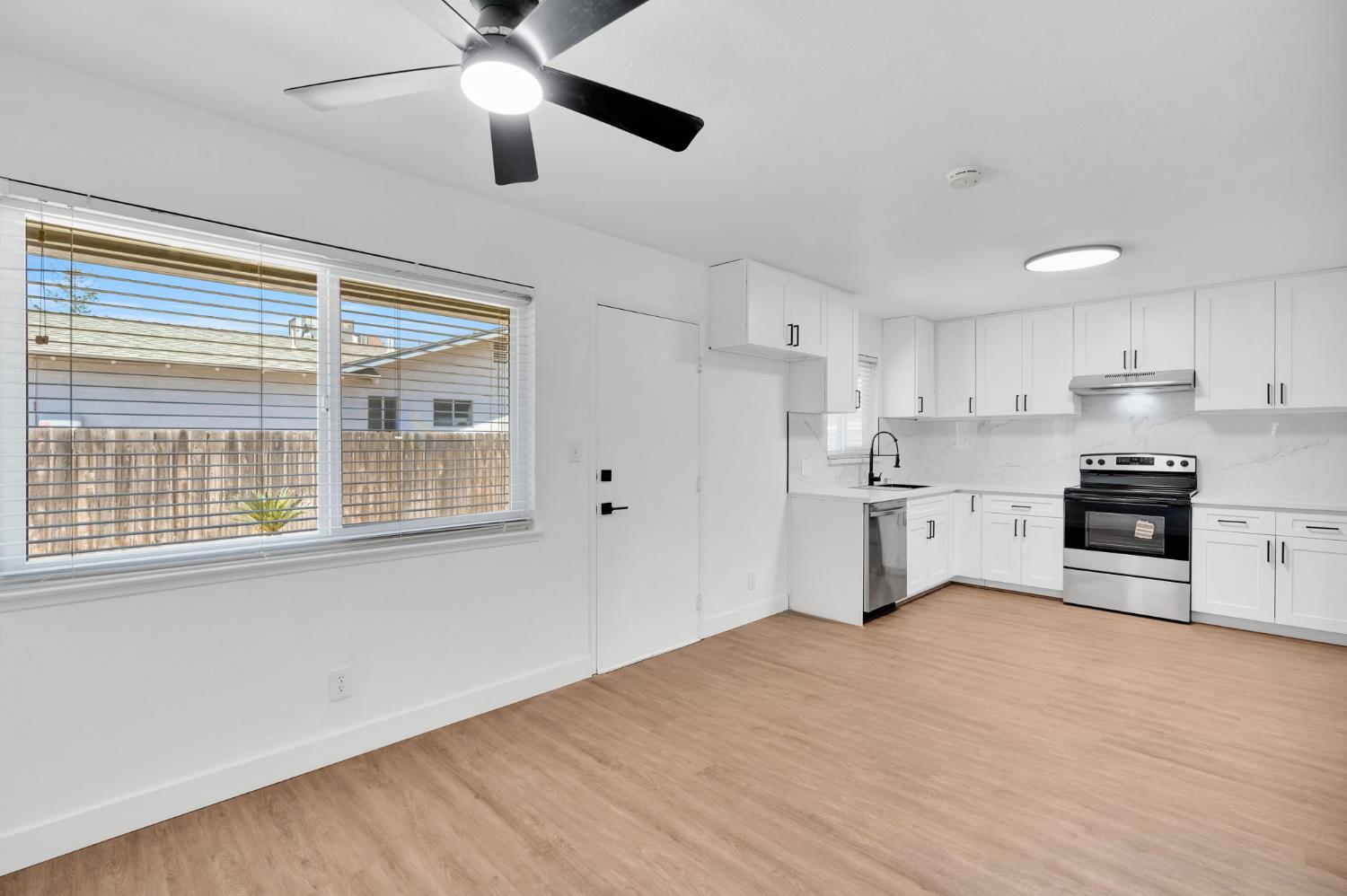 337 N Chinowth, Visalia, CA 93291
