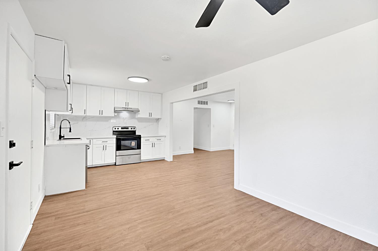 337 N Chinowth, Visalia, CA 93291